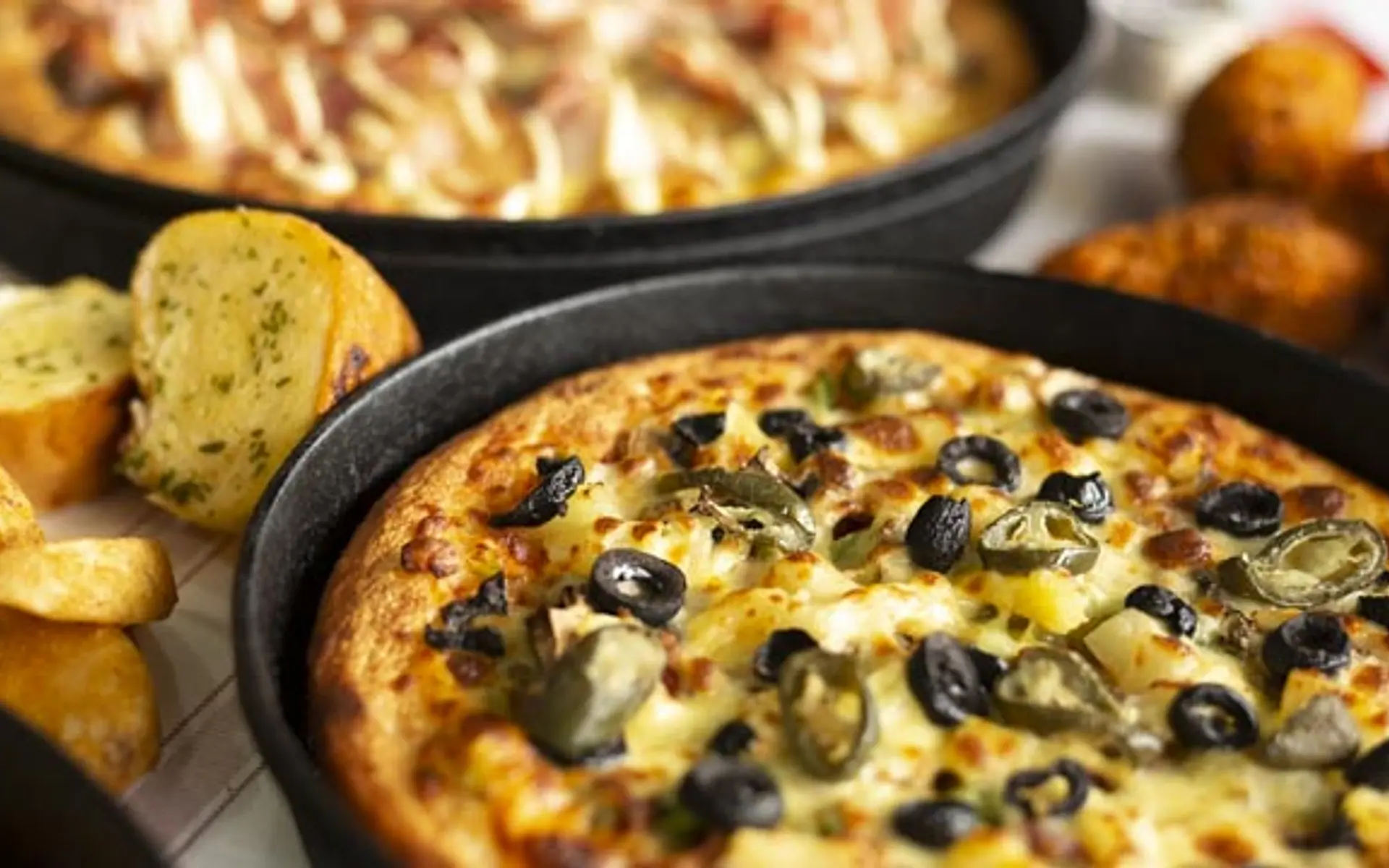 Get Beach Pizza delivered to your door with Delivereasy